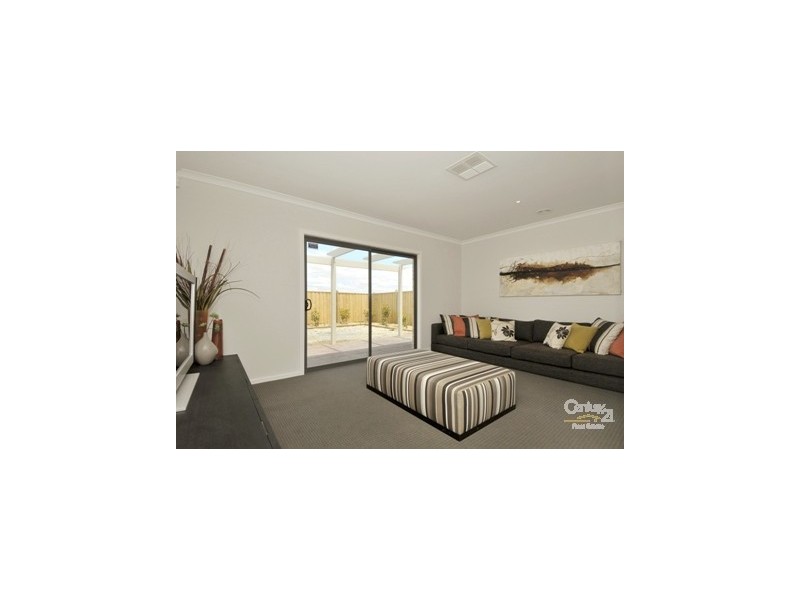 53 Mountainview Boulevard, Cranbourne North VIC 3977