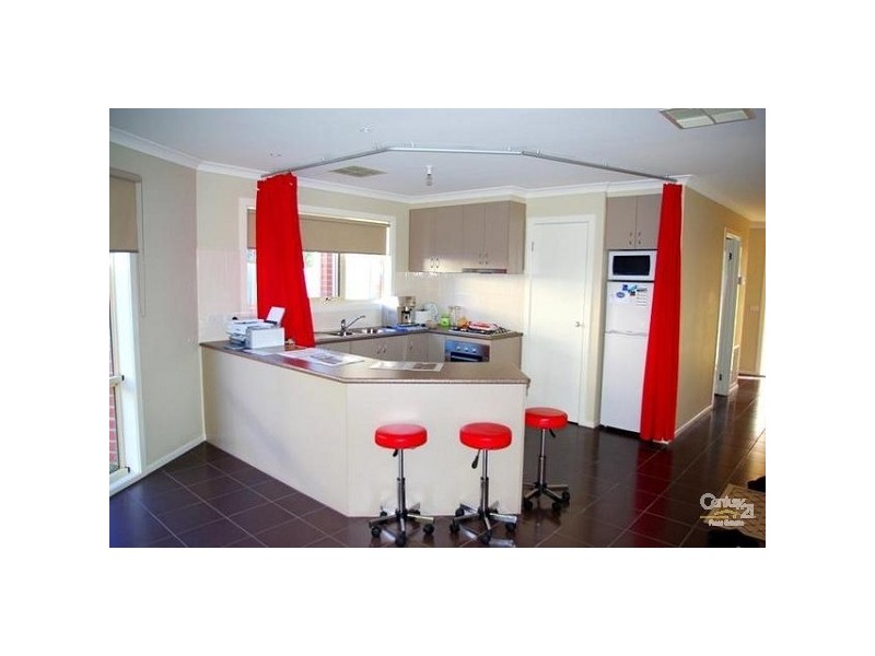 3/2 Village Drive, Hampton Park VIC 3976