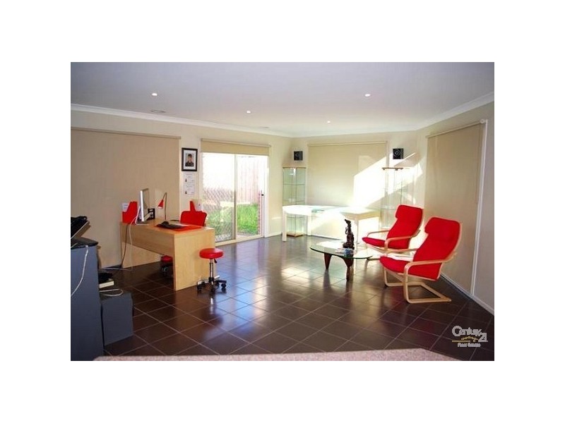 3/2 Village Drive, Hampton Park VIC 3976