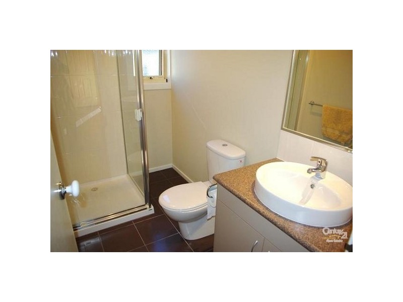 3/2 Village Drive, Hampton Park VIC 3976