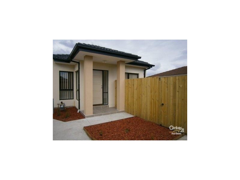 2/13 Nandina Road, Narre Warren VIC 3805