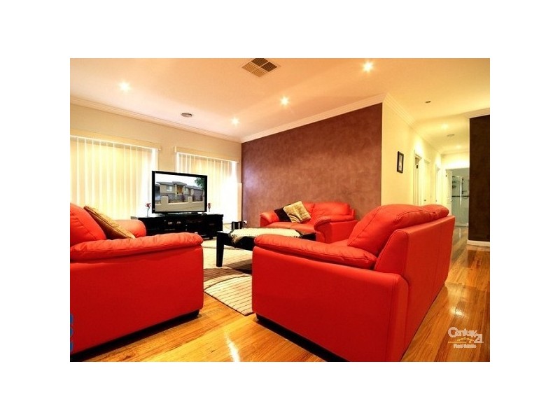 4 Boldrewood Place, Lynbrook VIC 3975