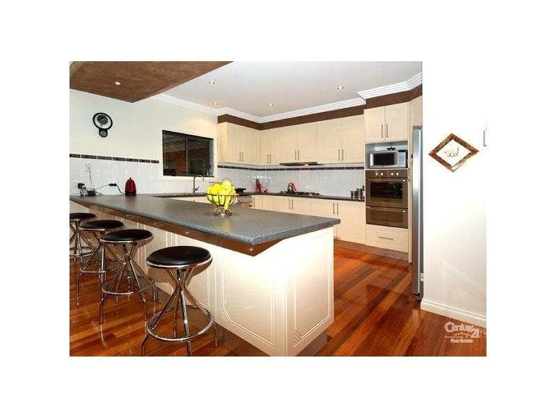4 Boldrewood Place, Lynbrook VIC 3975