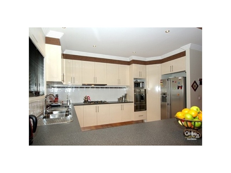 4 Boldrewood Place, Lynbrook VIC 3975