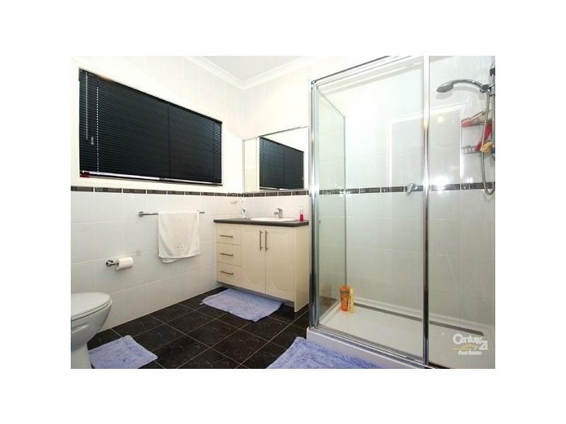 4 Boldrewood Place, Lynbrook VIC 3975