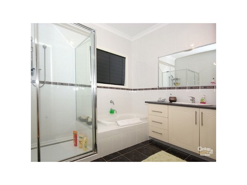 4 Boldrewood Place, Lynbrook VIC 3975