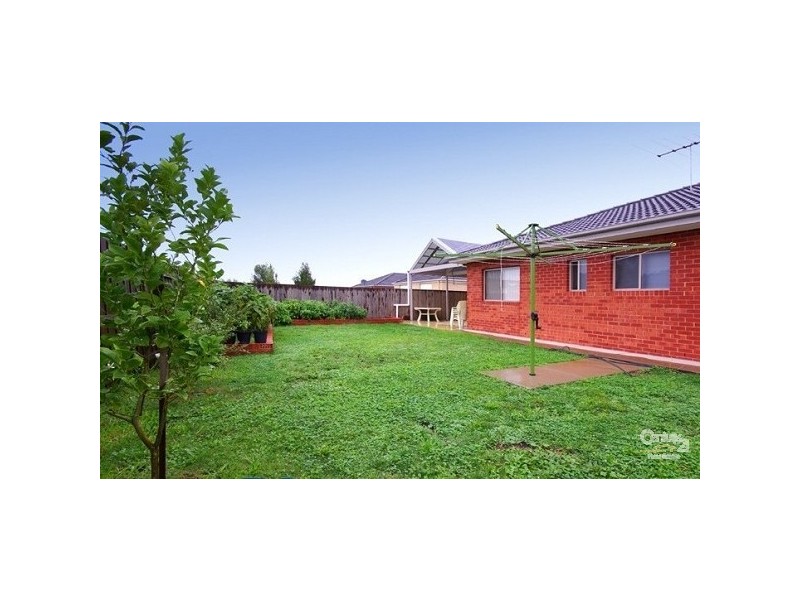 4 Boldrewood Place, Lynbrook VIC 3975