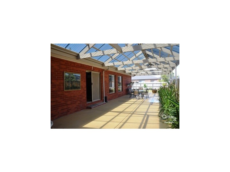 4 Boldrewood Place, Lynbrook VIC 3975
