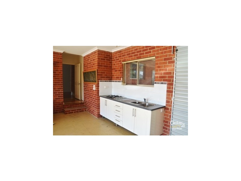 4 Boldrewood Place, Lynbrook VIC 3975