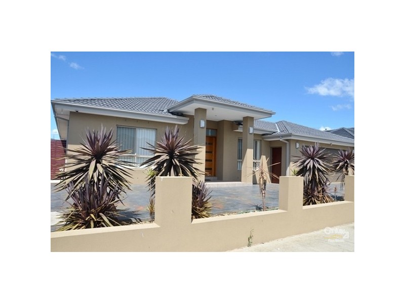 4 Boldrewood Place, Lynbrook VIC 3975