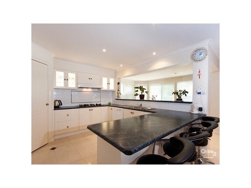 4 Crabill Walk, Narre Warren South VIC 3805