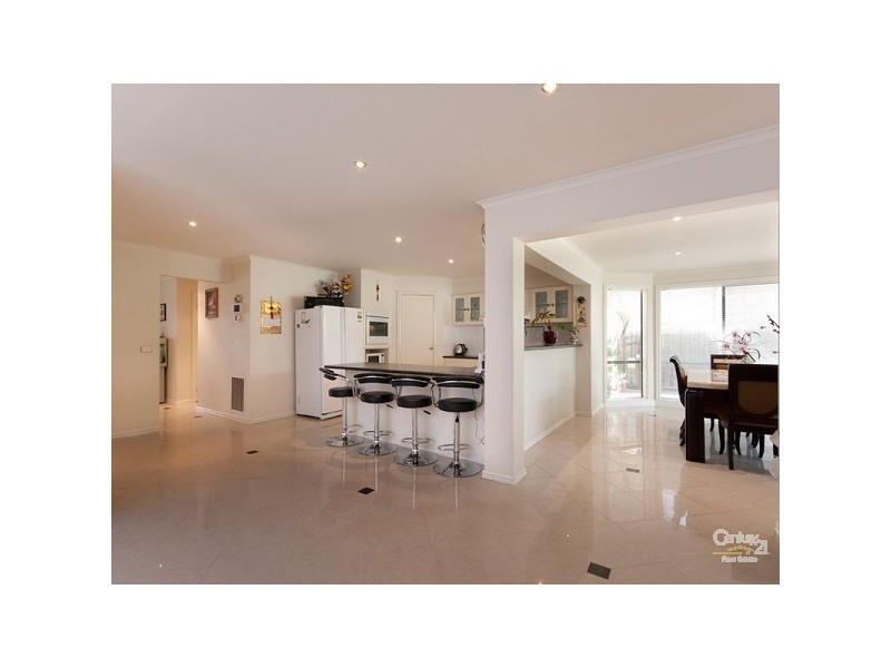 4 Crabill Walk, Narre Warren South VIC 3805