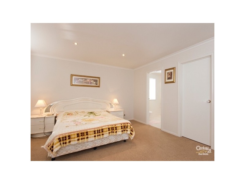 4 Crabill Walk, Narre Warren South VIC 3805