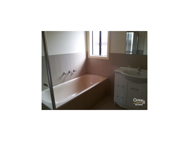 3/30 Grand Central Blvd, Pakenham VIC 3810