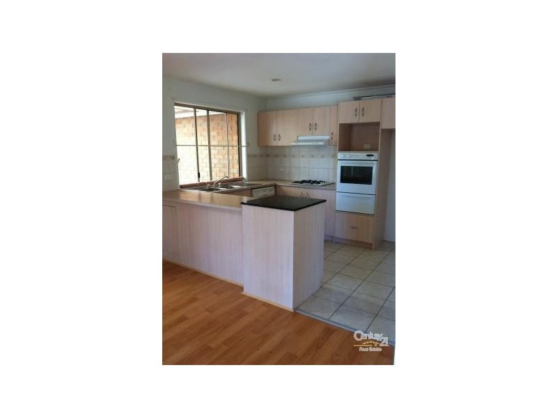 15 The Eyrie, Hampton Park VIC 3976