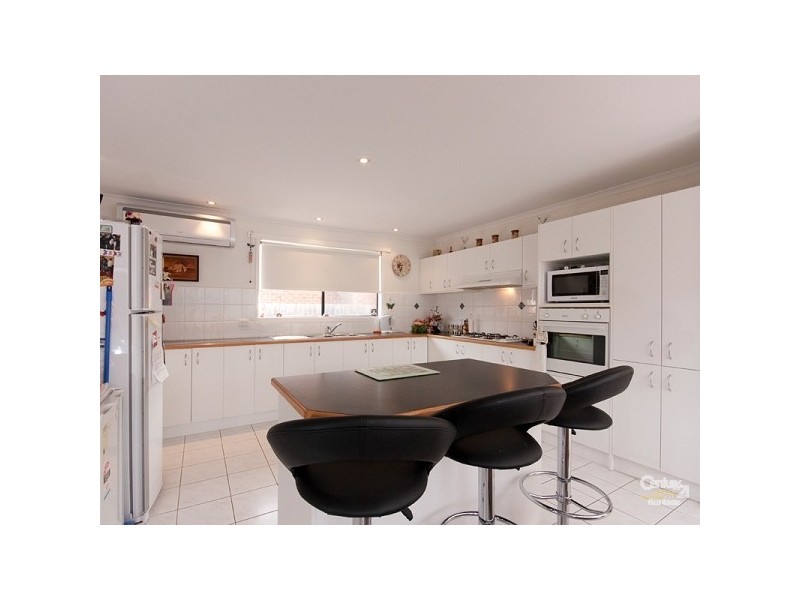 12 Niagara Court, Hampton Park VIC 3976