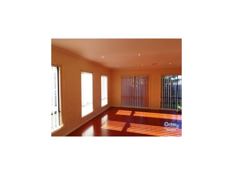 4/30 Grand Central Blvd, Pakenham VIC 3810