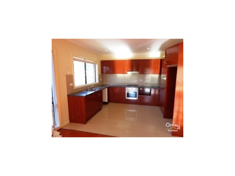 4/30 Grand Central Blvd, Pakenham VIC 3810