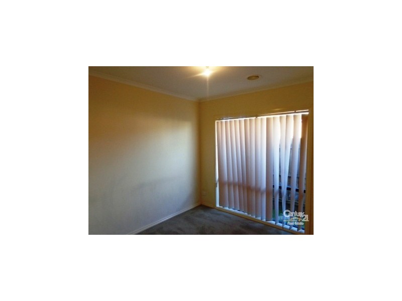 4/30 Grand Central Blvd, Pakenham VIC 3810
