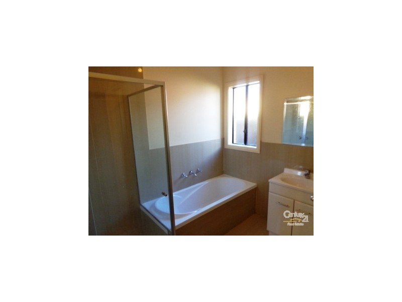 4/30 Grand Central Blvd, Pakenham VIC 3810