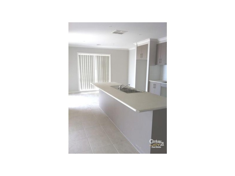 12 Lawrence Close, Pakenham VIC 3810