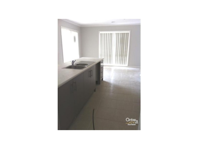 12 Lawrence Close, Pakenham VIC 3810