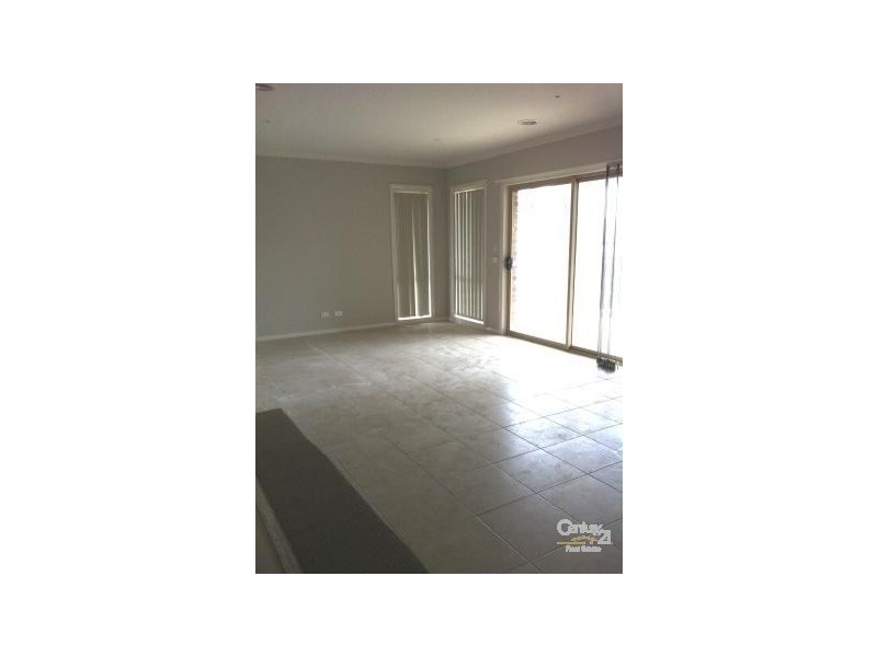 12 Lawrence Close, Pakenham VIC 3810