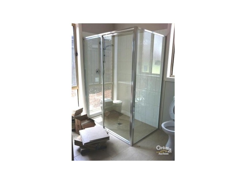 12 Lawrence Close, Pakenham VIC 3810