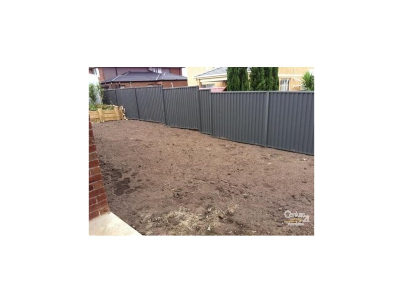 12 Lawrence Close, Pakenham VIC 3810