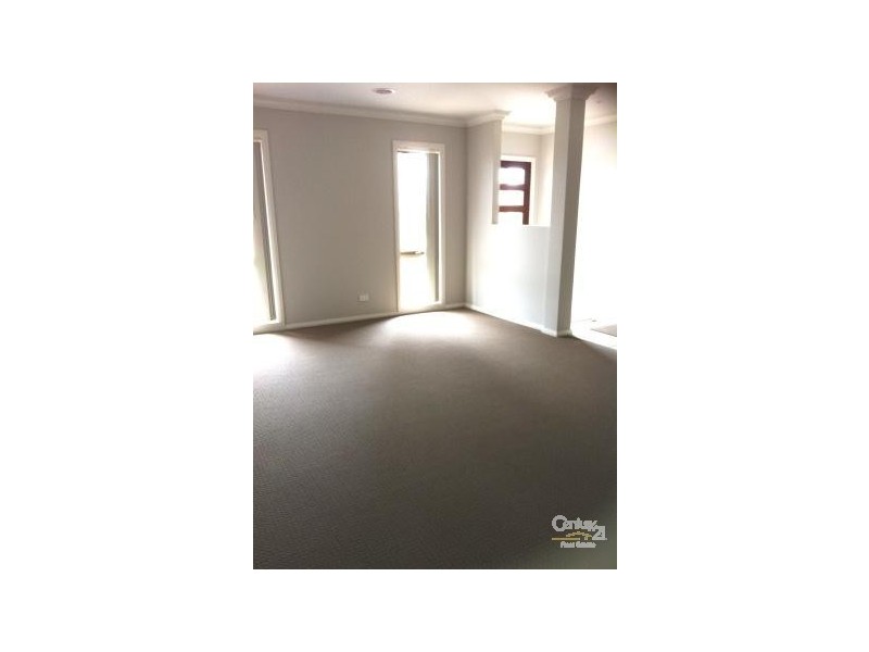 12 Lawrence Close, Pakenham VIC 3810