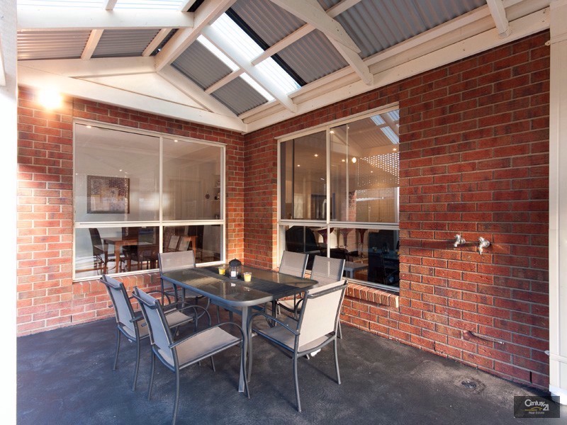 3 Thiele Court, Lynbrook VIC 3975