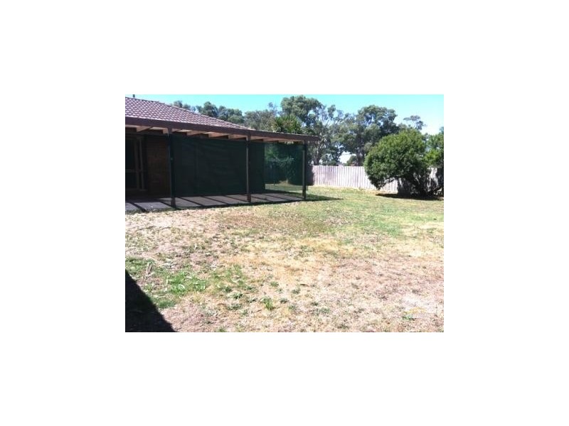 13 Jason Place, Hampton Park VIC 3976