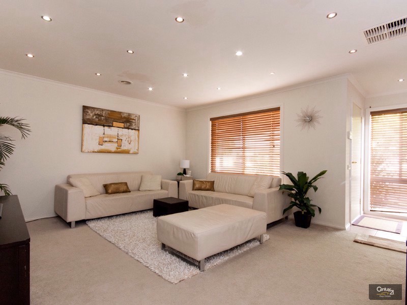12 Dartmoor Drive, Cranbourne VIC 3977
