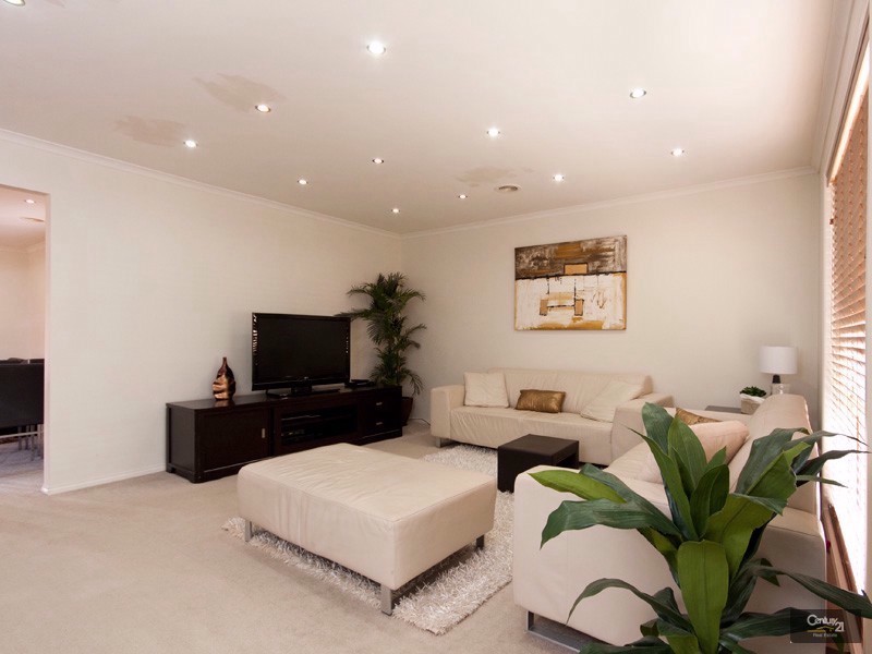 12 Dartmoor Drive, Cranbourne VIC 3977