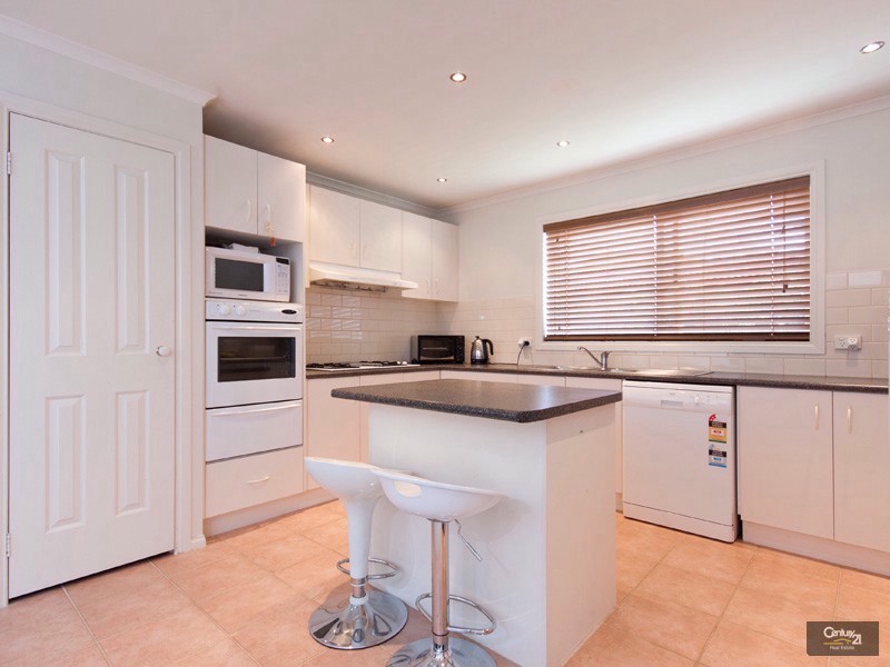 12 Dartmoor Drive, Cranbourne VIC 3977