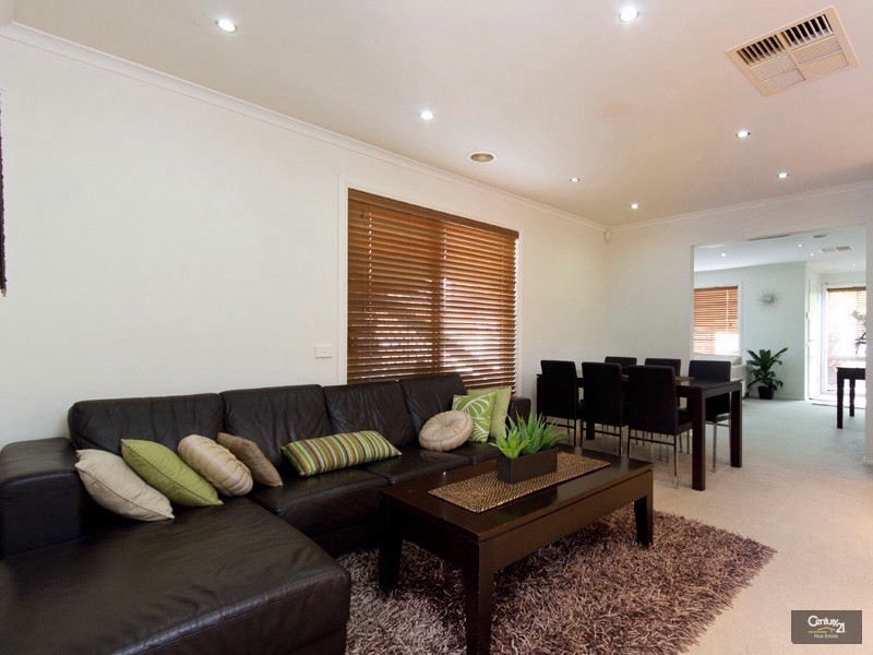 12 Dartmoor Drive, Cranbourne VIC 3977