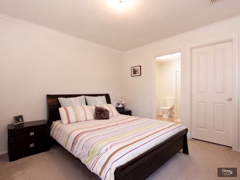12 Dartmoor Drive, Cranbourne VIC 3977