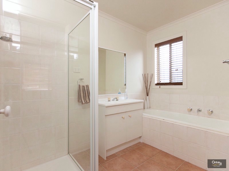 12 Dartmoor Drive, Cranbourne VIC 3977