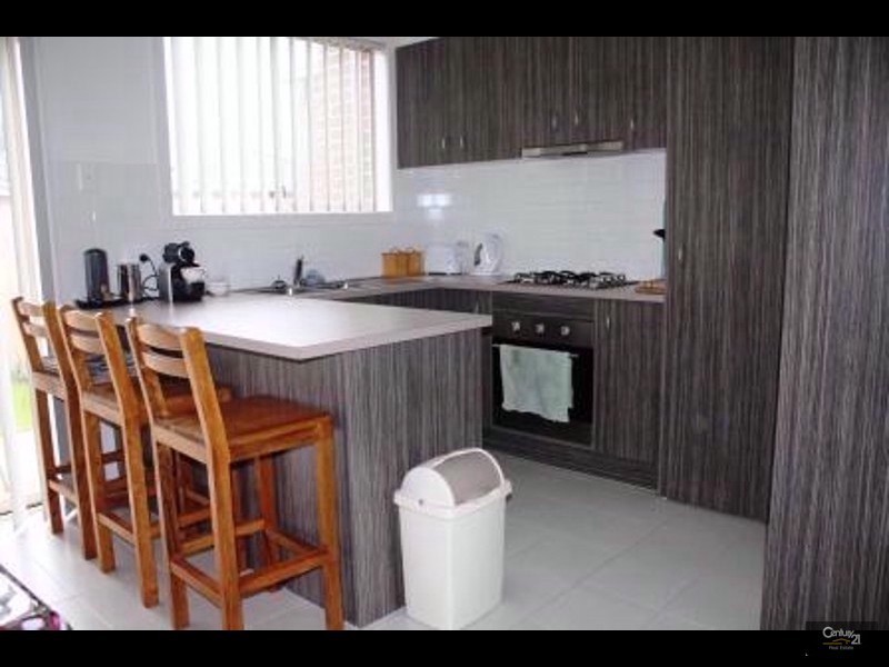 2/1 Walnut Way, Pakenham VIC 3810