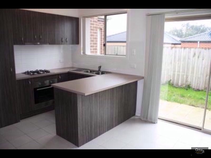 3/1 Walnut Way, Pakenham VIC 3810