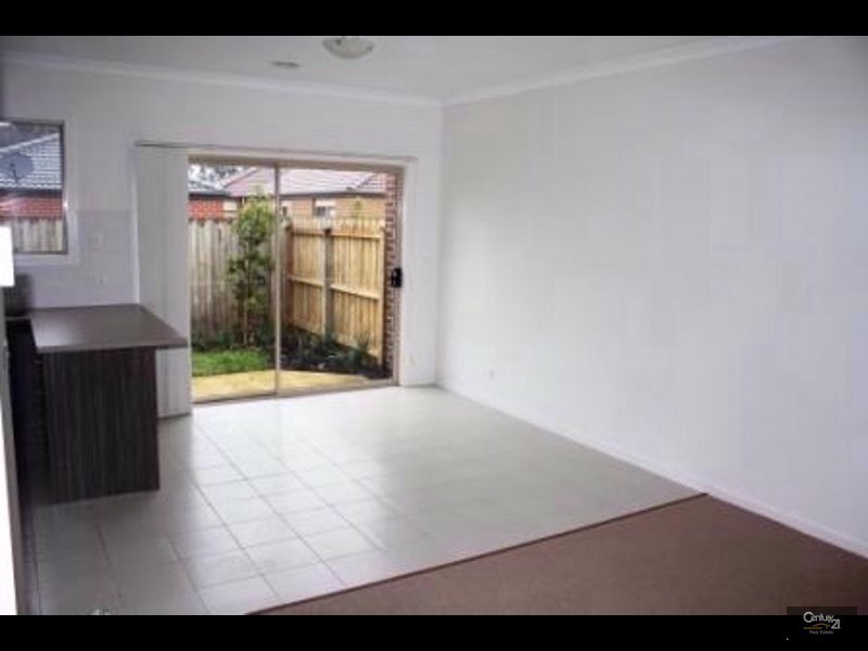 3/1 Walnut Way, Pakenham VIC 3810
