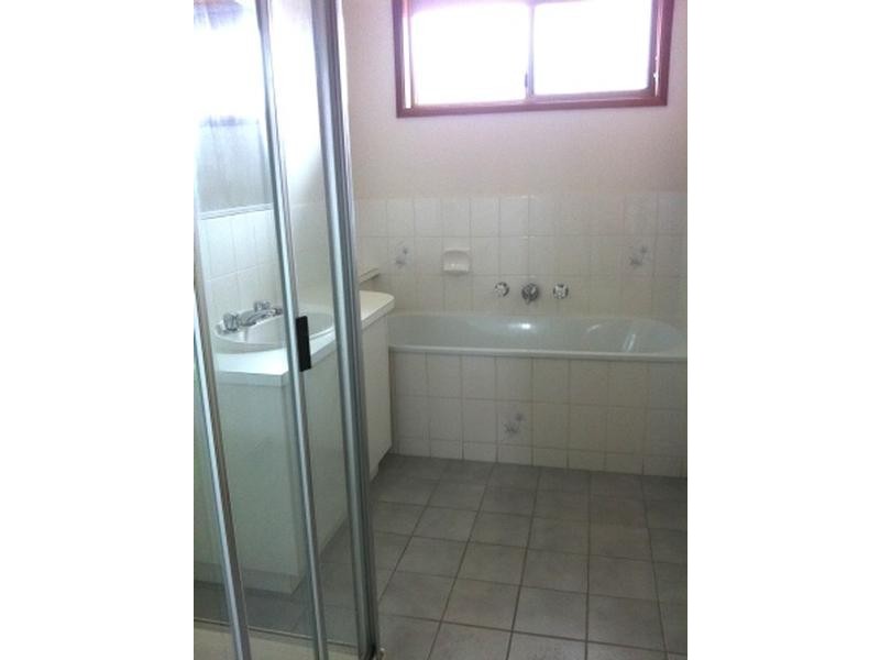 1/5 Princess Maria Place, Hampton Park VIC 3976