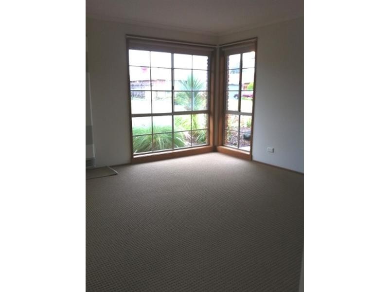 1/5 Princess Maria Place, Hampton Park VIC 3976