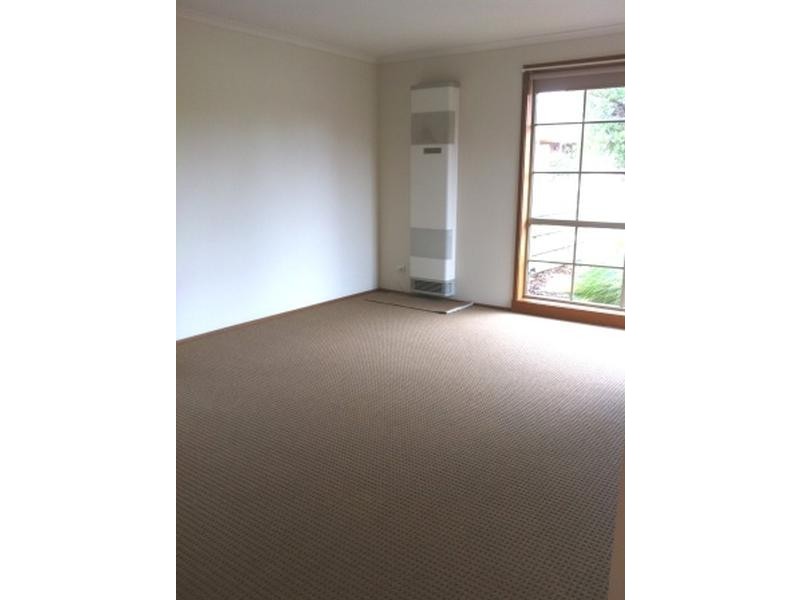 1/5 Princess Maria Place, Hampton Park VIC 3976