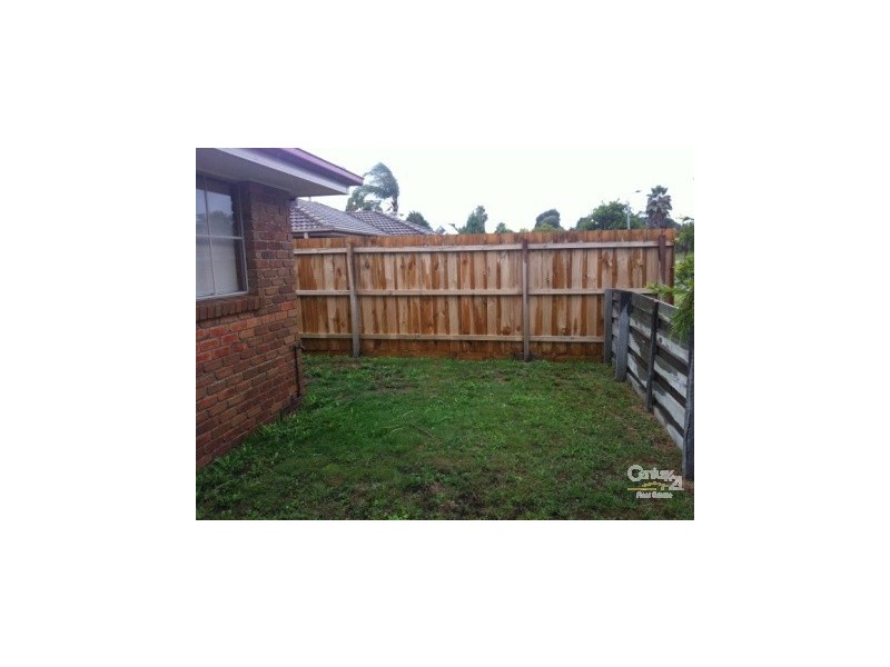 1/5 Princess Maria Place, Hampton Park VIC 3976