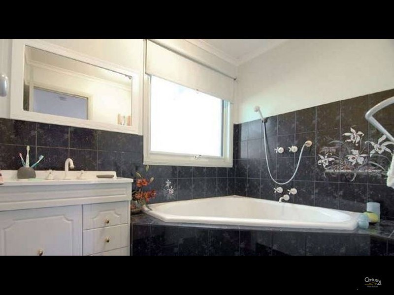 16 Branton Drive, Hampton Park VIC 3976