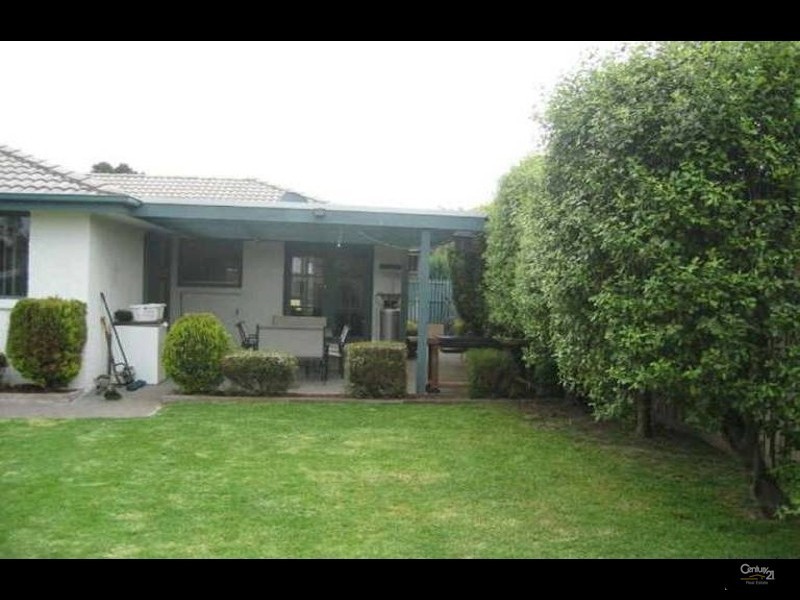 16 Branton Drive, Hampton Park VIC 3976