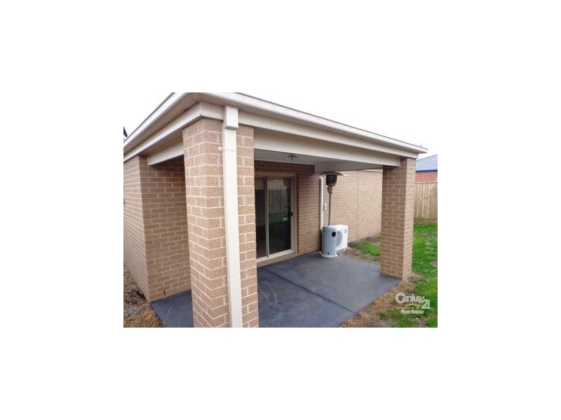 20 Black Gum Cres, Cranbourne West VIC 3977