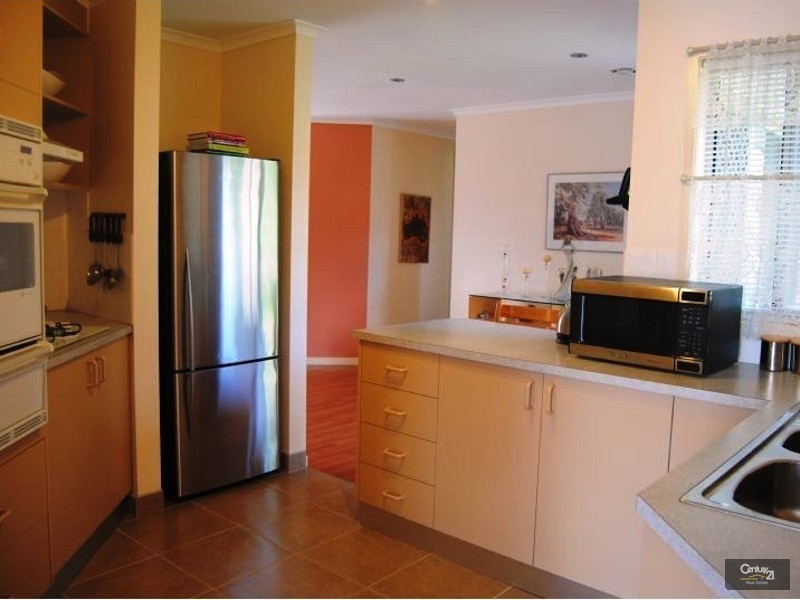 41 Narellan Drive, Hampton Park VIC 3976