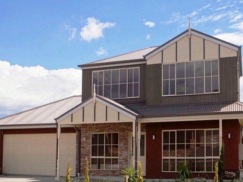 8 Lawrence Close, Pakenham VIC 3810